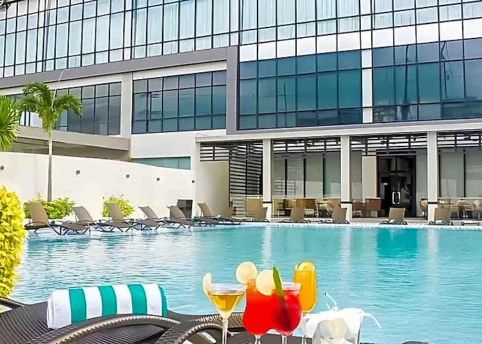 Отель The Excelsior Pinas