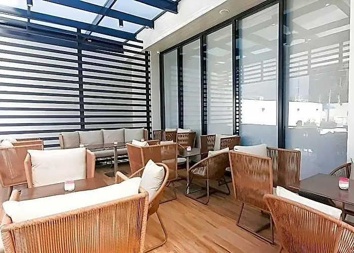 Отель The Excelsior Pinas 4*