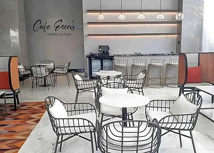 Отель The Excelsior Pinas 4*