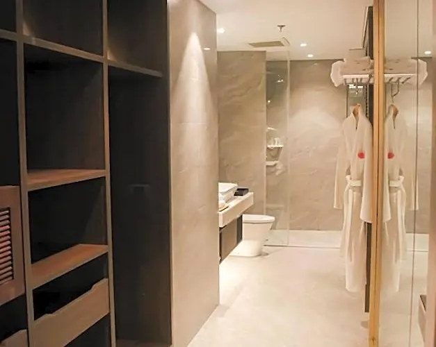 Отель The Excelsior Pinas 4*