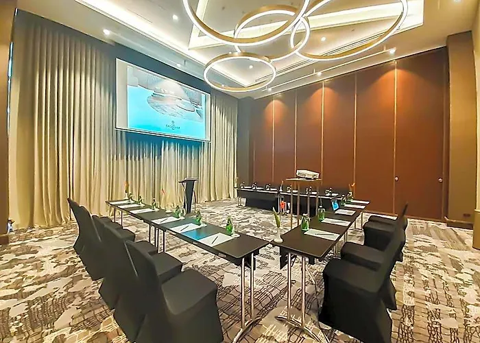 The Excelsior Pinas 4*