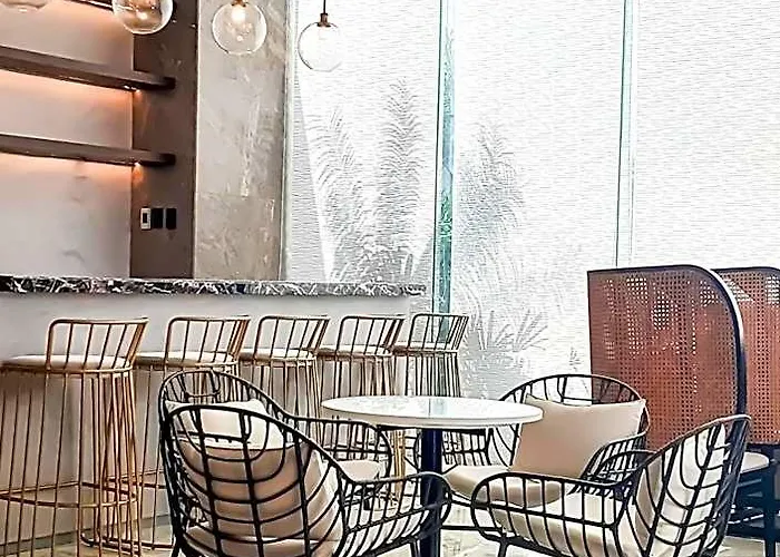 The Excelsior Pinas 4*