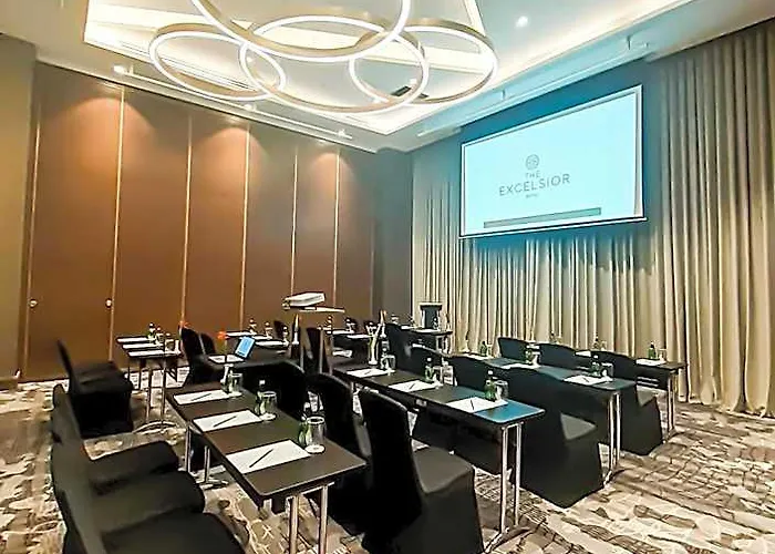 Отель The Excelsior Pinas 4*
