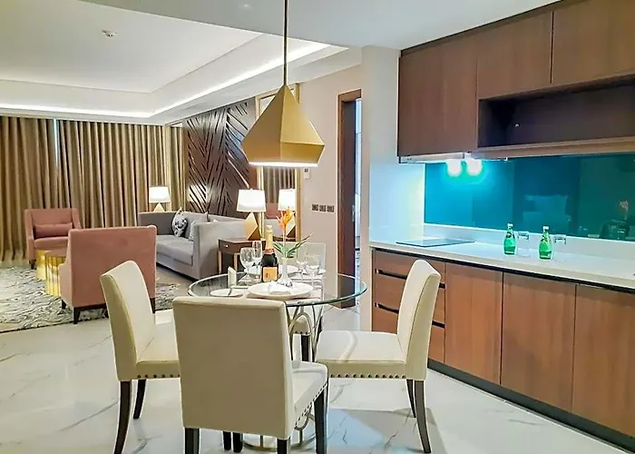 Отель The Excelsior Pinas 4*
